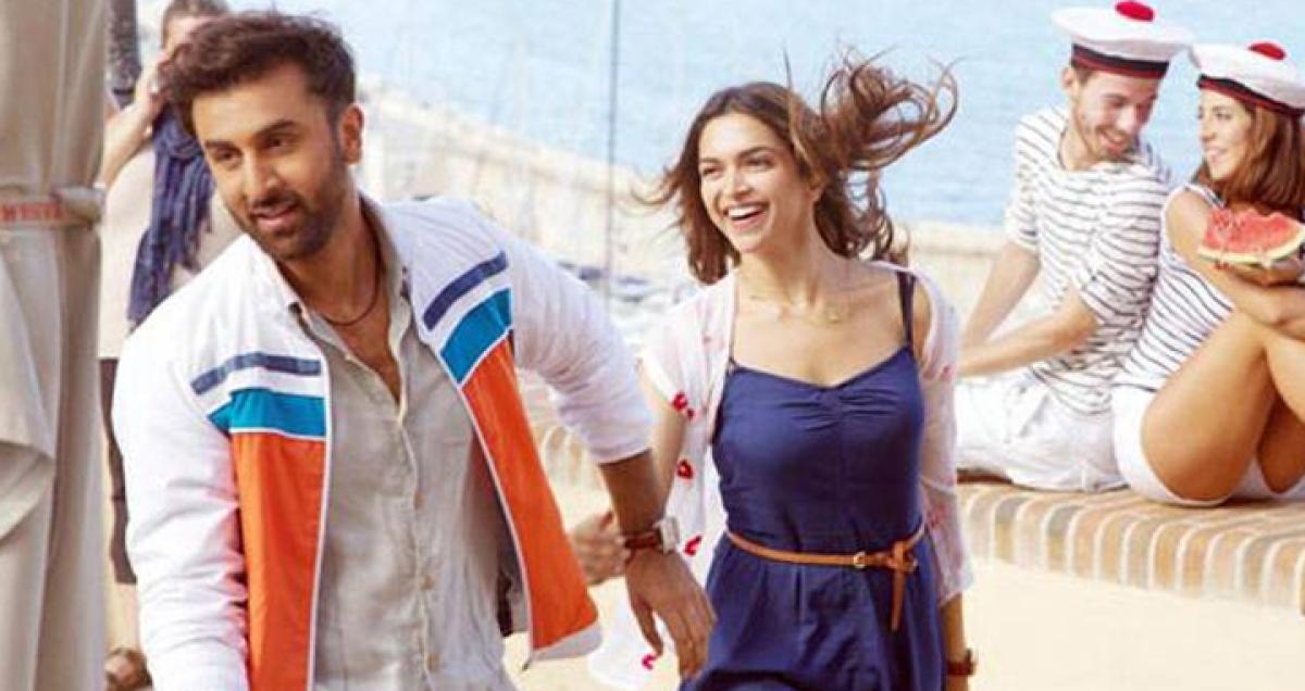 Deepika, Ranbir get playful on Diwali date in Delhi